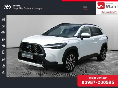 Gebraucht Toyota Corolla Cross Team 197 PS (144 kW) 2023 Super white 2 SUV