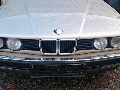 Gold Gebraucht 1987 BMW 730 Limousine | 10.900 €