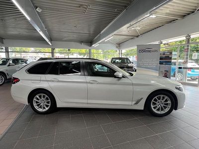 Gebraucht BMW 520 Sport Line 190 PS (139 kW) 2023 Weiß Kombi