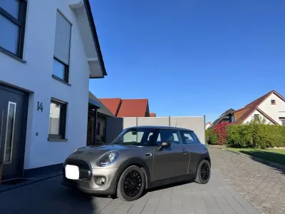 Usata Mini ONE 102 CV (75 kW) 2019 Grigio Utilitaria