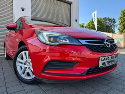 Gebraucht Opel Astra Edition 105 PS (77 kW) 2016 Power rot/traffic red ral3020 Limousine