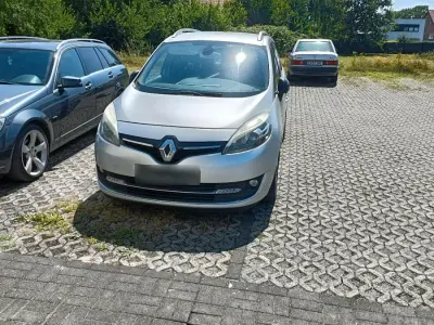 Gebraucht Renault Grand Scénic III 131 PS (96 kW) 2014 Silber Van / Kleinbus