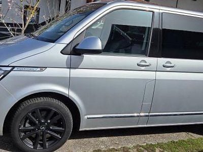 Usado VW Multivan 204 HP (150 kW) 2021 Prateado Monovolume