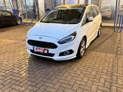 Weiß Gebraucht 2016 Ford S-MAX Titanium Van / Kleinbus | 12.500 € (Fairer Preis)