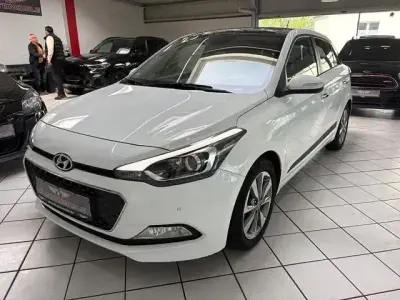 Brugt Hyundai i20 Style 90 HK (66 kW) 2015 Hvid Sedan