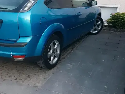 Gebraucht Ford Focus 115 PS (84 kW) 2005 Blau Kleinwagen