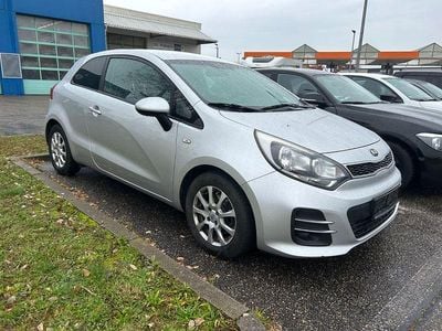 Silber Gebraucht 2015 Kia Rio DREAM-TEAM Edition Limousine | 8.300 € (Fairer Preis)