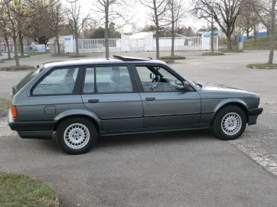 Używany BMW 325 171 KM (125 kW) 1990 Szary Kombi
