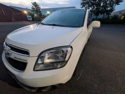 Gebraucht Chevrolet Orlando LS 141 PS (103 kW) 2011 Weiß Van / Kleinbus