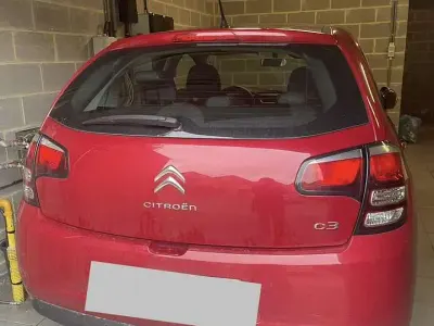Gebraucht Citroën C3 PureTech 82 PS (60 kW) 2016 Rot Limousine