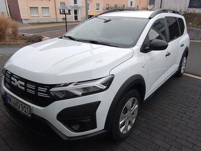 Weiß Gebraucht 2024 Dacia Jogger Essentiel Van / Kleinbus | 15.500 € (Guter Preis)