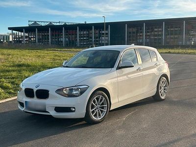 Gebraucht BMW 116 Sport Line 136 PS (100 kW) 2014 Weiß Kleinwagen