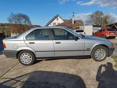 Gebraucht BMW 318 116 PS (85 kW) 1994 Silber Limousine