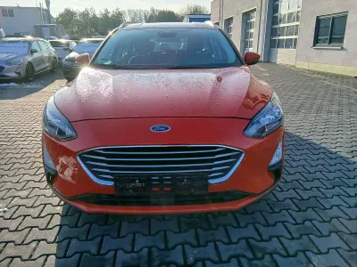 Używany Ford Focus Cool & Connect 125 KM (91 kW) 2022 Czerwony Kombi