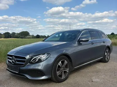 Gebraucht Mercedes E220 Avantgarde 194 PS (142 kW) 2018 Grau Kombi