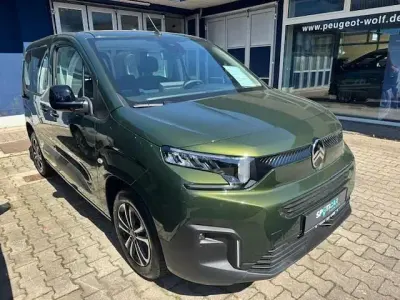 Gebraucht Citroën Berlingo PureTech 110 PS (80 kW) 2024 Grün Van / Kleinbus