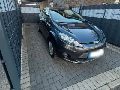 Gebraucht Ford Fiesta 82 PS (60 kW) 2010 Grau Kleinwagen