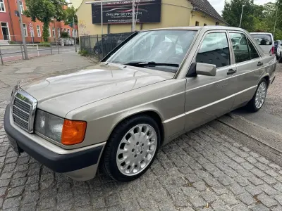 Gebraucht Mercedes 190 118 PS (86 kW) 1990 Silber Limousine
