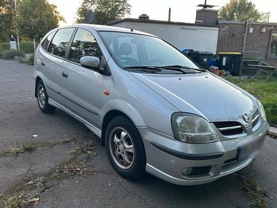 Nissan Almera Tino