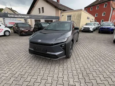 Neu Toyota bZ4X 164 kW (224 PS) 2026 Grau SUV