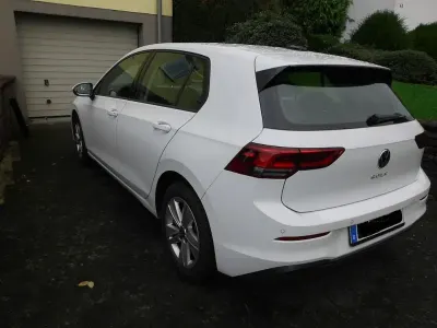 Gebraucht VW Golf VIII Life 131 PS (96 kW) 2020 Weiß Limousine