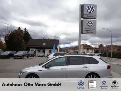 Gebraucht VW Golf VIII R-line 131 PS (96 kW) 2024 Reflexsilber Kombi
