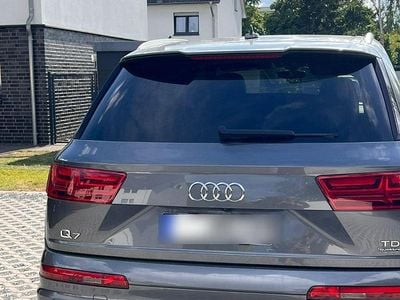 Grau Gebraucht 2015 Audi Q7 S-Line SUV | 23.500 € (Fairer Preis)