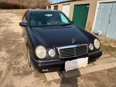 Gebraucht Mercedes E230 150 PS (110 kW) 1995 Blau Limousine