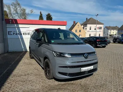 Gebraucht VW Multivan Edition 150 PS (110 kW) 2024 Grau Van / Kleinbus