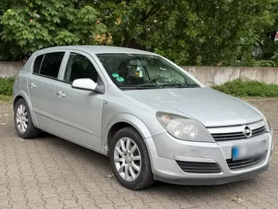 Usata Opel Astra 90 CV (66 kW) 2004 Argento Berlina