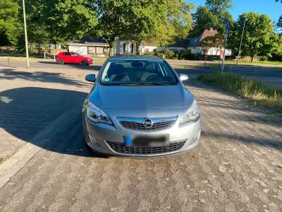 Gebraucht Opel Astra 116 PS (85 kW) 2011 Grau Limousine