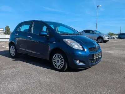 Gebraucht Toyota Yaris Life 90 PS (66 kW) 2011 Blau Kleinwagen
