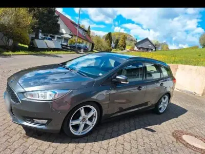 Gebraucht Ford Focus 125 PS (91 kW) 2016 Grau Kombi