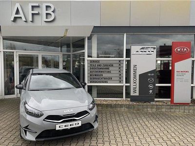 Neu Kia Ceed 140 PS (102 kW) 2025 Grau Kleinwagen