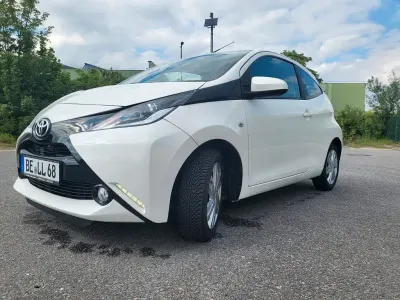 Używany Toyota Aygo X-play 69 KM (50 kW) 2016 Biały Hatchback