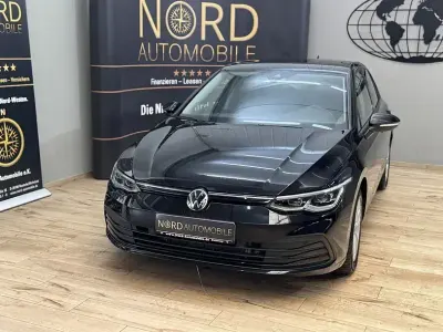 Gebraucht VW Golf VIII Life 150 PS (110 kW) 2023 Deep black perleffek (metallic) Limousine