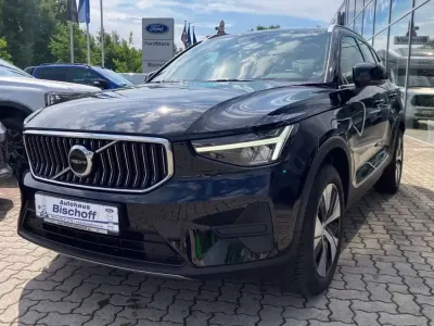 Gebraucht Volvo XC40 Plus 163 PS (119 kW) 2023 Onyx schwarzmetallic SUV