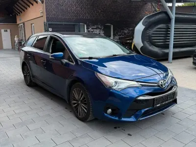 Gebraucht Toyota Avensis 143 PS (105 kW) 2018 Blau Kombi
