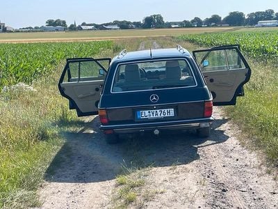 Gebraucht Mercedes 230 136 PS (100 kW) 1982 Blau Kombi