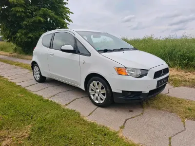 Gebraucht Mitsubishi Colt 75 PS (55 kW) 2011 Weiß Kleinwagen