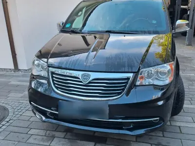 Gebraucht Lancia Voyager S 177 PS (130 kW) 2015 Schwarz Van / Kleinbus
