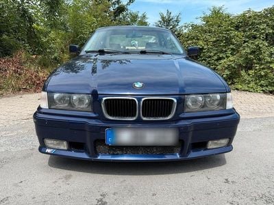 BMW 323