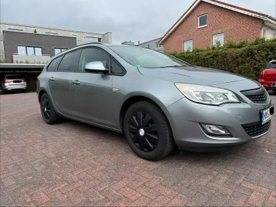 Gebraucht Opel Astra Eco 101 PS (74 kW) 2012 Silber Kombi