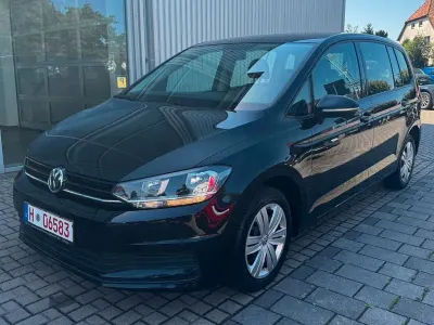 Gebraucht VW Touran Trendline 116 PS (85 kW) 2018 Schwarz Van / Kleinbus