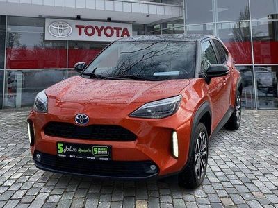 Gebraucht Toyota Yaris Hybrid 116 PS (85 kW) 2023 Orange (4r8)/ black mica (209) (metallic) SUV