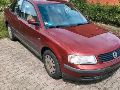 Gebraucht VW Passat 125 PS (91 kW) 1998 Rot Limousine
