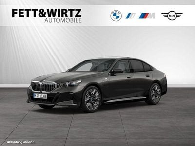 Gebraucht BMW 550e M Sport 489 PS (359 kW) 2025 Sophistograu brillanteffekt metallic Limousine