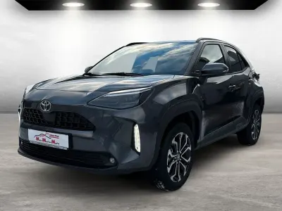 Neu Toyota Yaris Cross 92 PS (67 kW) 2025 Grau SUV
