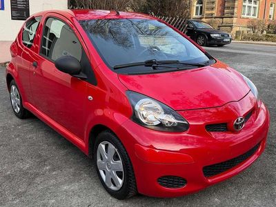 Gebraucht Toyota Aygo 68 PS (50 kW) 2009 Rot Kleinwagen