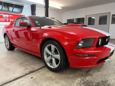 Gebraucht Ford Mustang GT 305 PS (224 kW) 2006 Rot Coupé